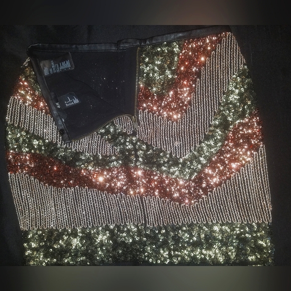 H & M size: 4 Sequin Mini Skirt - Picture 3 of 4